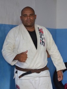 sac Lucas, o Golias, criou uma ONG para dar aulas gratuitas de jiu-jítsu na Paraíba (Foto: Lucas Barros / GloboEsporte)