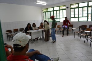 Eleitores compareceram cedo para votar (Foto: Iguaí Mix)