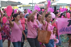 Caminhada reuniu mulheres ibicuienses (Foto: Iguaí Mix)