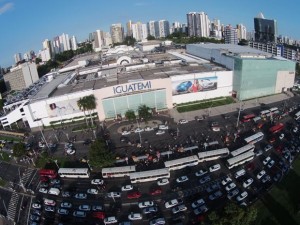 Fachada do Shopping Iguatemi, em Salvador (Foto: Peu Acioly)
