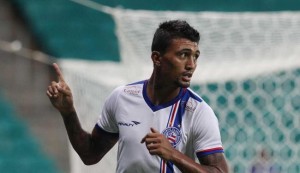 Kieza comemora gol deu triunfo ao Bahia contra o Campinense(Foto:Lúcio Távora / Ag. A TARDE)