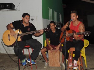 Marquinhos Maderada foi a atração da noite no Stillus Bar (Foto: Iguaí Mix)