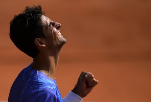 Bellucci lamenta ponto perdido: brasileiro oscilou entre controle total e apagões nos dois sets (Foto: AFP)