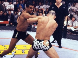 Vitor Belfort atropelou Wanderlei Silva (Foto: Divulgação)