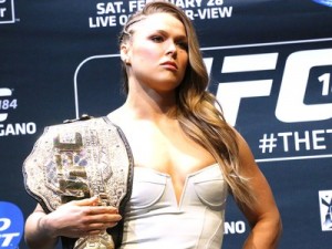 Ronda Rousey não gostou de provocação de Bethe Correia (Foto: Evelyn Rodrigues)