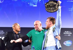 Aldo reagiu apenas verbalmente às provocações de Conor McGregor na turnê mundial do UFC 189 (Foto: Getty Images)