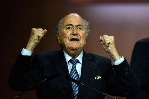 Joseph Blatter foi reeleito presidente da Fifa na última sexta-feira (Foto: Mike Hewitt / Getty Images)