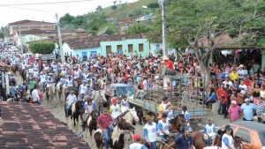 Cavalgada manteve a tradição e atraiu  centenas de participantes (Foto: Iguaí Mix)