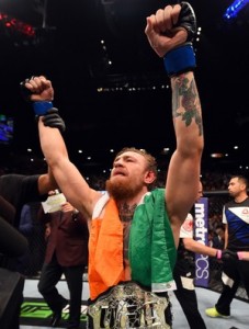 Quando Conor McGregor levantar os braços, tome cuidado, avisa Dillashaw  (Foto: Getty Images)