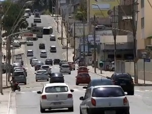Carros com placas 7 e 8 têm desconto de 5% até dias 27 e 28 de julho  (Foto: Reprodução/TV Bahia)
