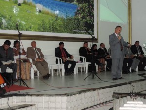 Pastores de igrejas evangélicas de Iguaí encerraram o evento (Foto: Iguaí Mix)