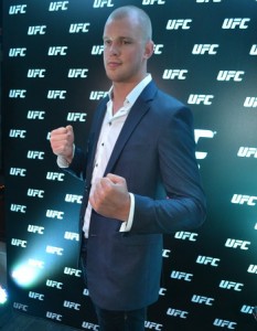 Stefan Struve está empolgado para medir forças com Rodrigo Minotauro no UFC Rio 7 (Foto: Marcelo Barone) 