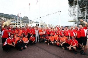 Marussia comemora os primeiros - e únicos - pontos de sua história, conquistados por Bianchi em Mônaco  (Foto: Divulgação)