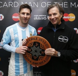 Messi ganha prêmio de melhor jogador da partida por sua atuação na goleada por 6 a 1 sobre o Paraguai  (Foto: Reprodução / Twitter)