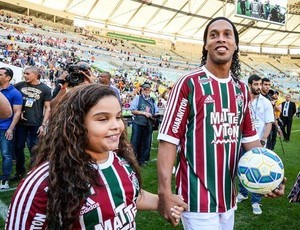 Ronaldinho durante apresentação à torcida do Fluminense (Foto: Alexandre Vidal) 