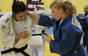 Mayra Aguiar e Kayla Harrison treinaram juntas no início deste ano, em Saquarema  (Foto: Raphael Andriolo)