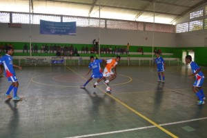 Estudantes duelando no intercolegial (Foto: Iguaí Mix)