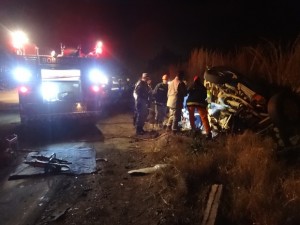 Com o acidente, óleo foi derramado na pista e a via precisou ser interditada. (Foto: Jadiel Luiz/Blog do Sigi Vilares) 