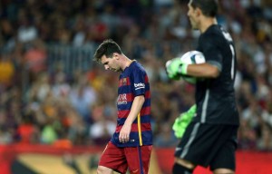 Messi fez o gol do Barça, mas não levantou mais uma taça (Foto: Toni Albir / EFE)