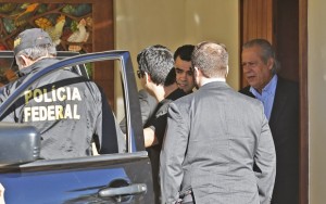 O ex-ministro da Casa Civil José Dirceu foi preso em casa, em Brasília, e levado para a Superintendência da PF  (Foto: Dida Sampaio/Estadão Conteúdo) 