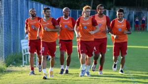 Titulares diante do ABC fazem trabalho físico em campo (Foto: Divulgação/EC Bahia)