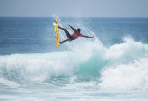 Campeão do Lowe Trestles em 2014, Filipe Toledo levanta voo em aéreo na etapa do CT (Foto: WSL / Kirstin Scholtz)