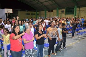 Membros da RCC e convidados participaram do evento  (Foto: Iguaí Mix)