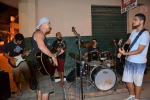 Banda Saída Alternativa traz pop rock a noites de Iguaí (Foto: Iguaí Mix)