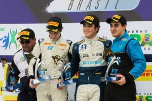 Fortunato, Piquet e Baptista no pódio  (Foto: Vanderley Soares/Divulgação)