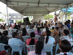 Comunidades rurais se apresentaram  na Praça Manoel Novaes (Foto: Iguaí Mix)