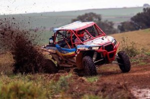 Bruno Varela sempre dá espetáculo com o seu Polaris (Foto: Luciano Santos/DFotos)