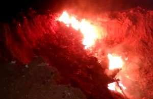 Destroços em chamas do avião do Bradesco  (Foto: Arquivo Pessoal/Fábio Henrique Farias) 