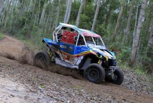 Rodrigo Varela leva o Can-Am Maverick Turbo ao limite  (Foto: Luciano Santos/DFotos)