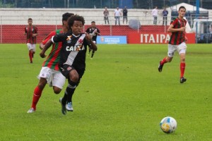 Paulo Vitor desperdiçou boa chance na etapa final- (Foto: Carlos Gregório Jr-Vasco.com.br)