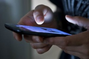 Acusado gravou um vídeo da violência psicológica e sexual (Foto: Reprodução/BBC Brasil)