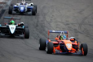 Igor Fraga levou uma batida e teve que abandonar  (Foto: Vanderley Soares/Divulgação)