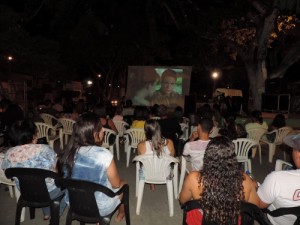 Cinema na Praça está em sua 15ª exibição (Foto: Iguaí Mix)