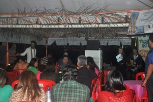 Um público heterogêneo em noite de confraternização  (Foto: Jonatha Alcântara Rodrigues)