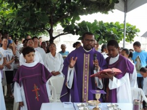 Missa lembrou os falecidos (Foto: Iguaí Mix)