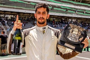 Felipe Rabello vai atrás da vitória na EuroNascar (Foto: Divulgação) 